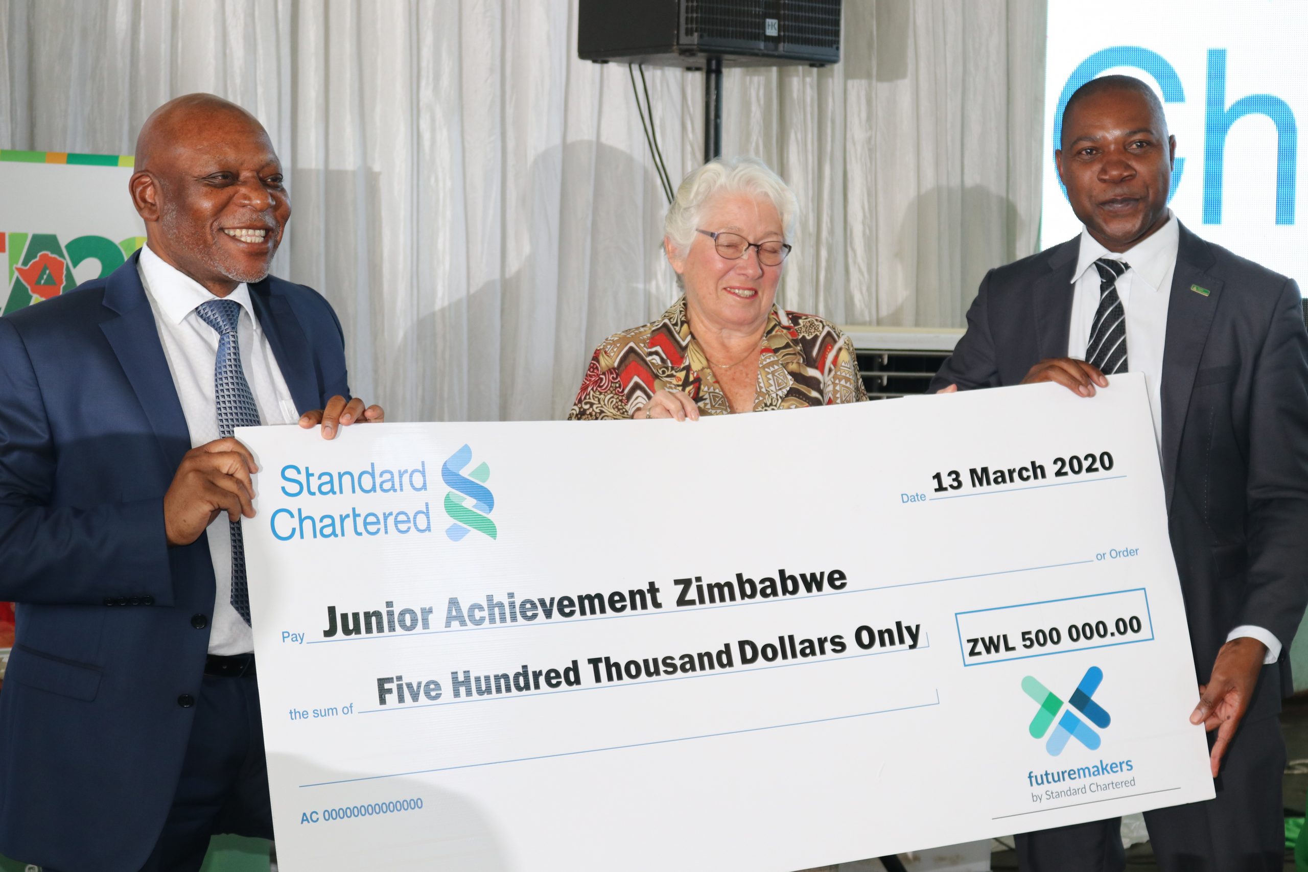 JA Zimbabwe partners with Standard Chartered Zimbabwe in the “Future Makers” program.